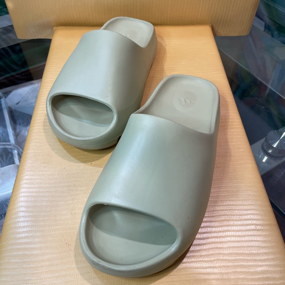 Men’s Adidas Yeezy Slides Resin FX0494